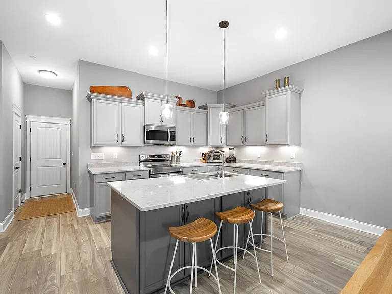 132 Savannah Ave — Photo 11