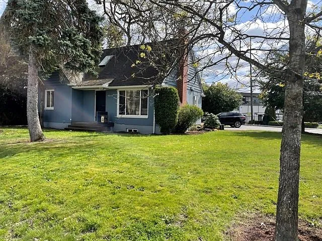 9630 Bridgeport Way SW photo 1