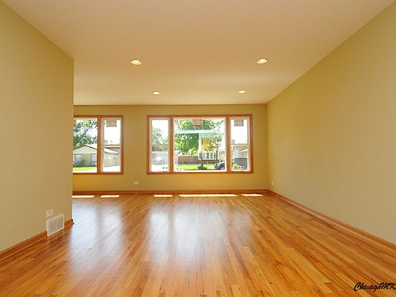 3rd image of 120 E Fremont Ave