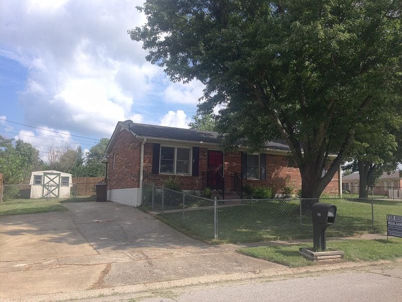 1st image of 702 S Central Ave