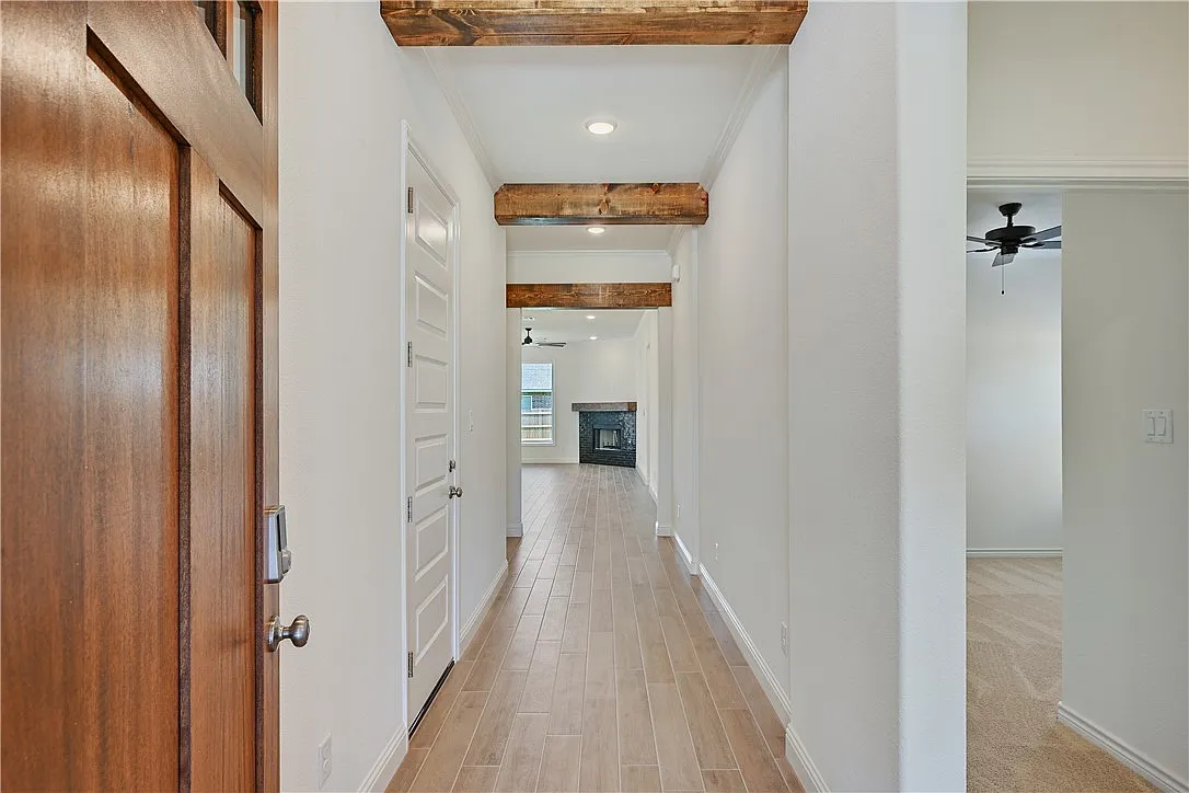 4 bed, 1973 sqft, $3,000 — Photo 2