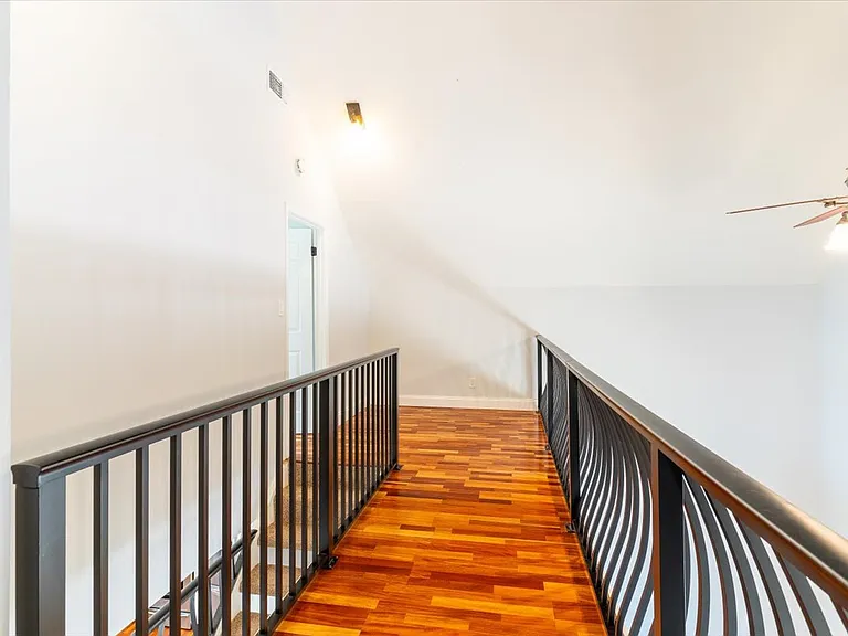 817 N Lakeside Dr — Photo 34