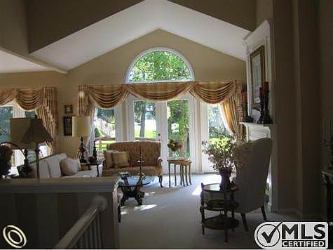 Open floor plan!