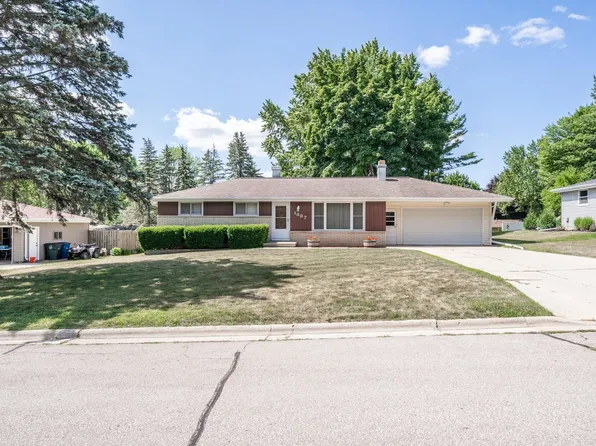 1387 Orlando Dr, Green Bay, WI 54313