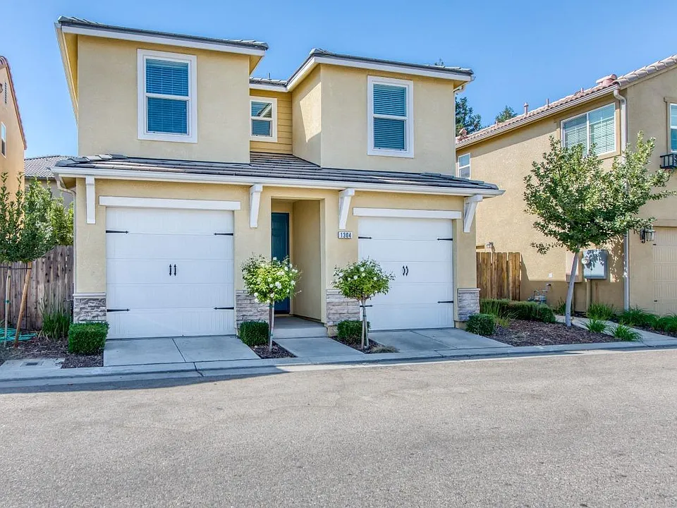 1304 Royalty Way