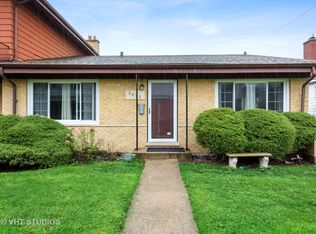 7032 W Greenleaf St, Niles, IL 60714