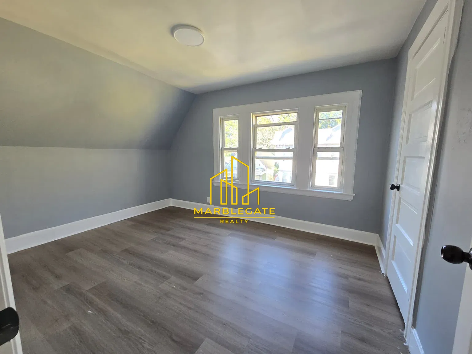 2 bed, 850 sqft, $1,800 — Photo 2