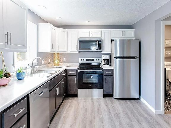 3rd image of 105 Peony Ave