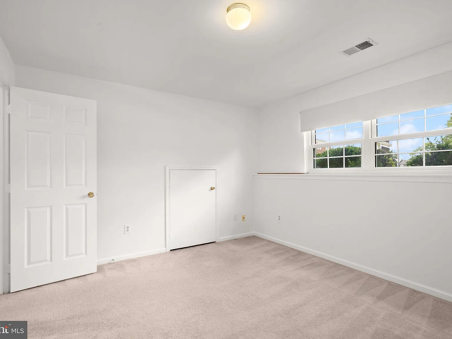 1 bed, 1.0 bath, 1980 sqft, $1,500 — Photo 3