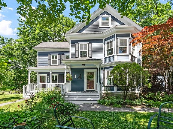 3rd image of 30-32 Concord Rd