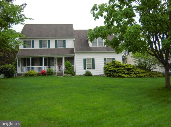101 Strickler Run Dr, Columbia, PA 17512