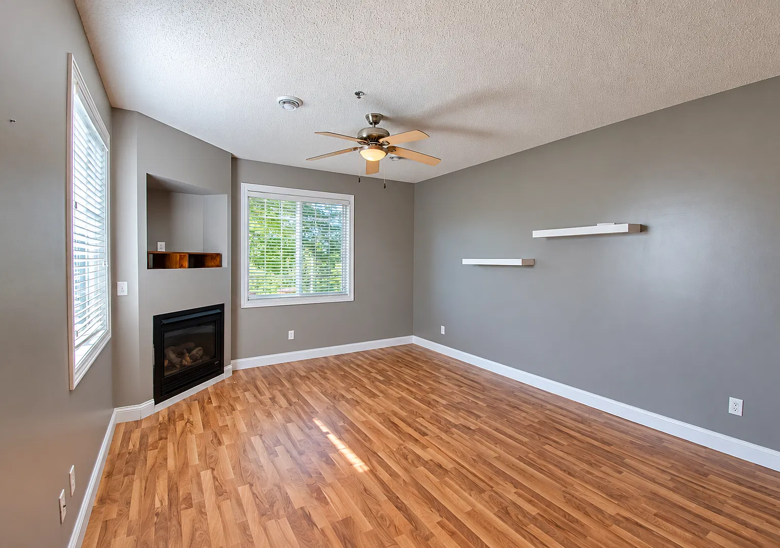 Beautiful Boulder Ridge end unit townhome w/upgrades throughout! — Photo 3
