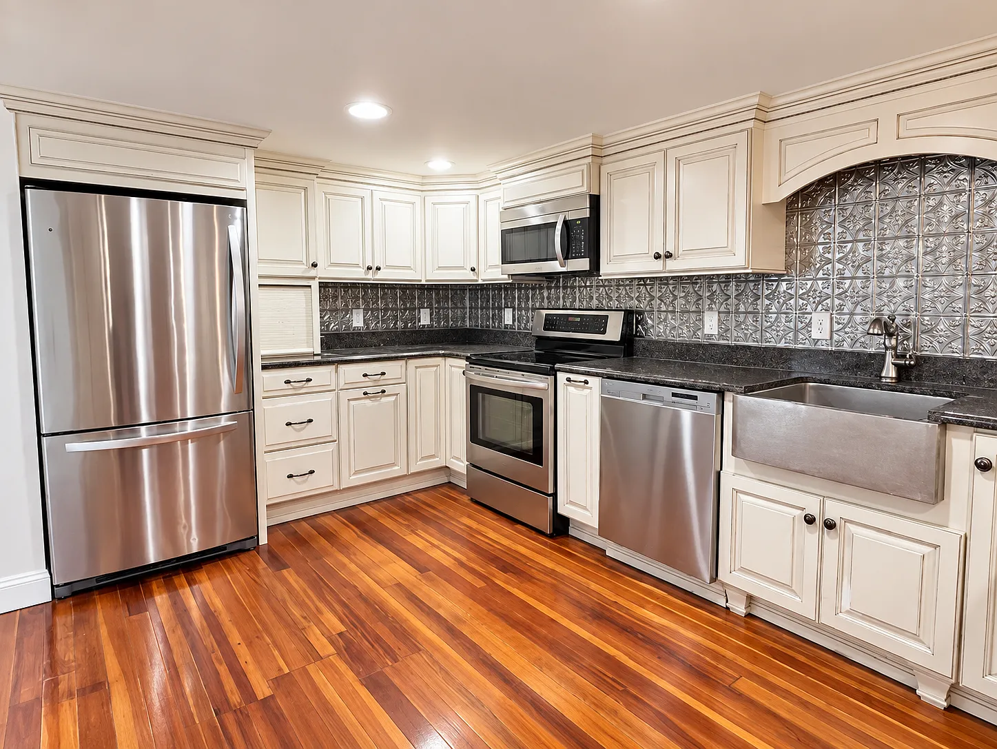 2 bed, 1190 sqft, $3,250 — Photo 3