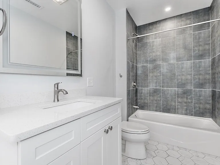 210 Adams St #3 — Photo 6