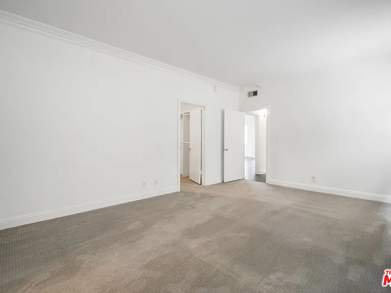 8865 Alden Dr #101 — Photo 15