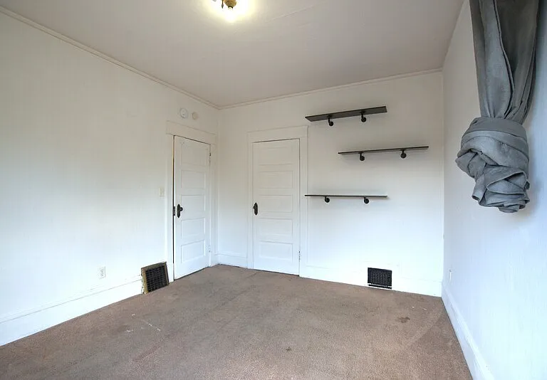 2406 E Columbia St — Photo 7