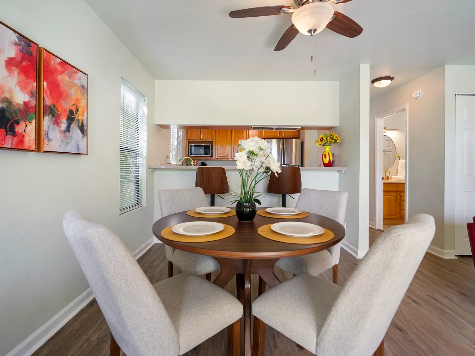 2 bed, 1.5 bath, 782 sqft, $3,200 — Photo 2