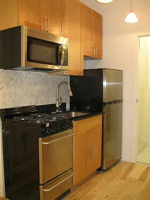 Rented by Tower Brokerage | media 21