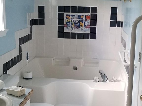 Master bathroom with garden soaking tub