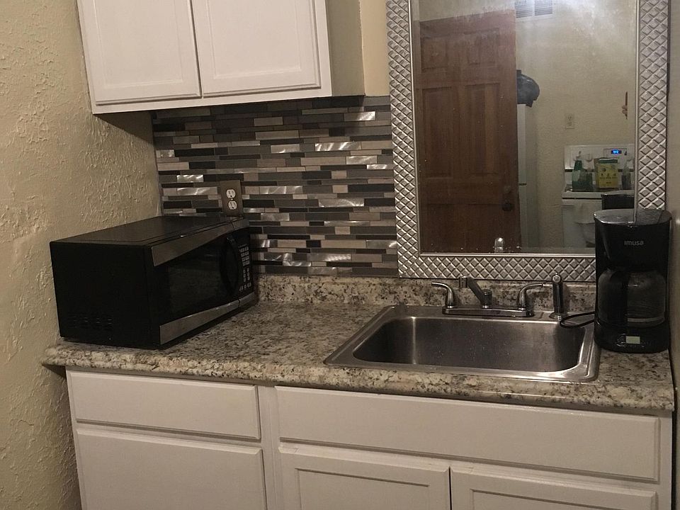 1st image of 398 Douglas St APT 3