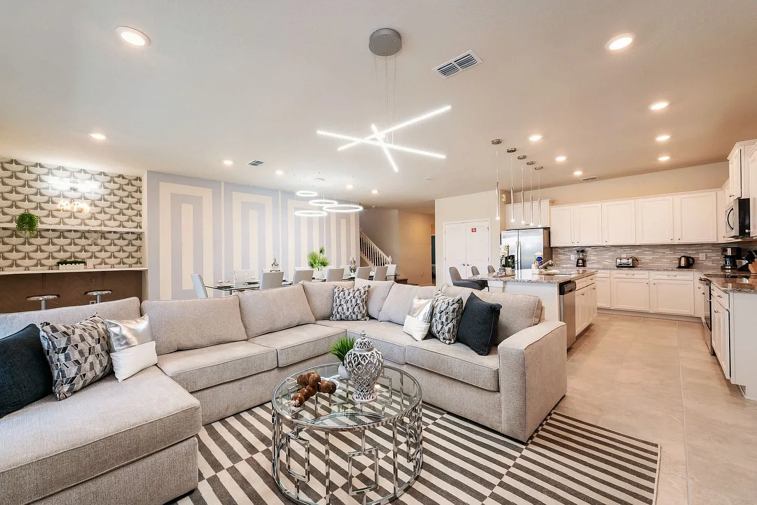9 bed, 6.0 bath, 4391 sqft, $7,230 — Photo 1