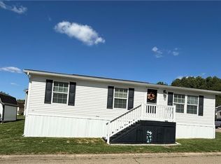 11608 4th St NE, Magnolia, OH 44643