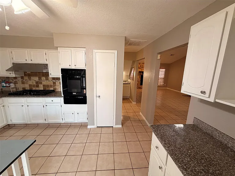 3227 Glade Springs Dr — Photo 17