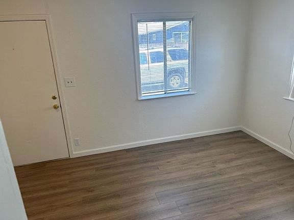 3rd image of 520 Maple St #C
