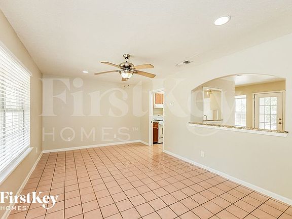 4th image of 523 Pinehurst Blvd