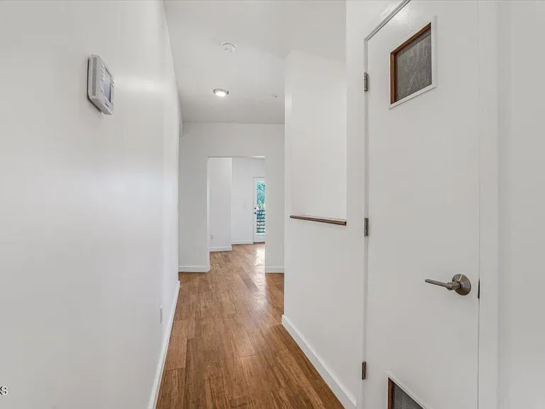 1944 Seminole Dr — Photo 24