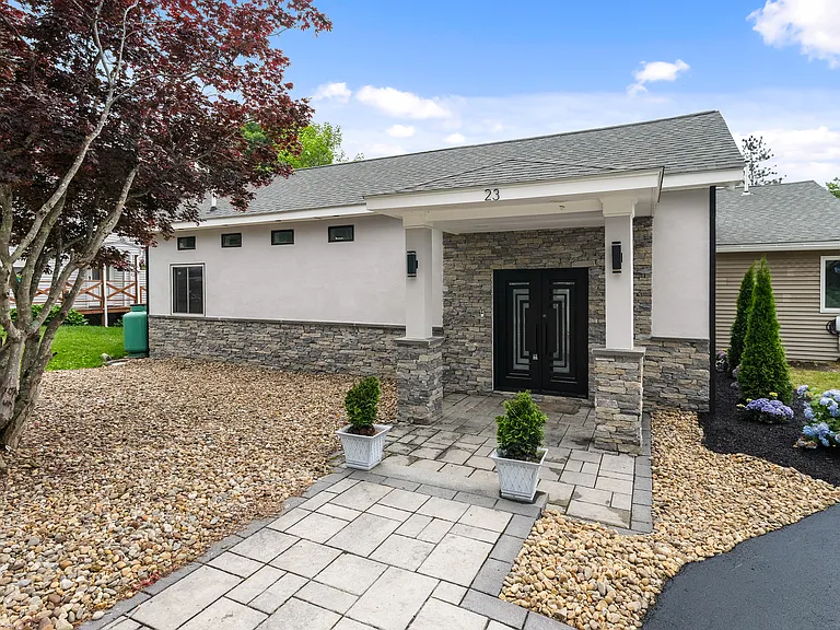 23 Cove Rd — Photo 1