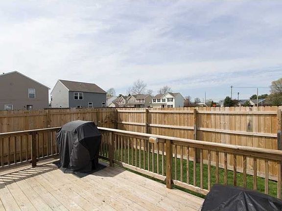 4th image of 1526 Round Lake Ct