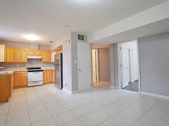 2nd image of 16 Depew Pl Floor 1