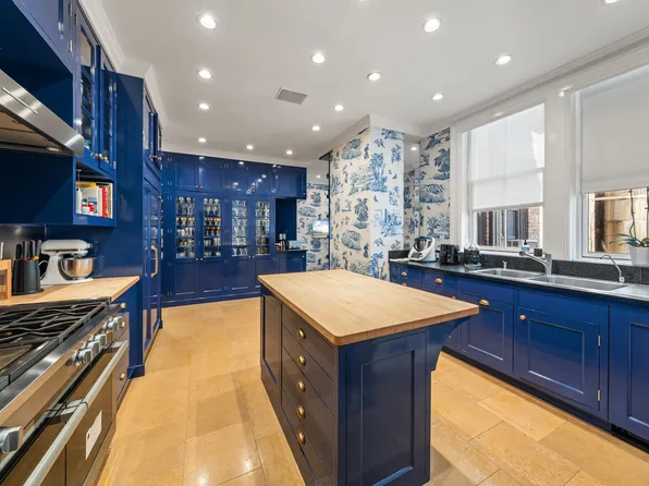 32 East 64th Street image 7 of 16