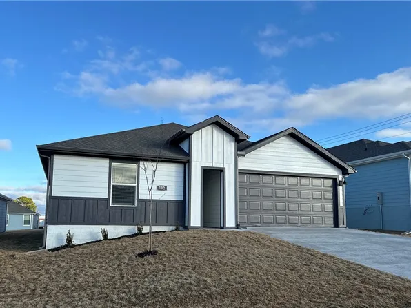 102 NW Bellflower St, Gentry, AR 72734