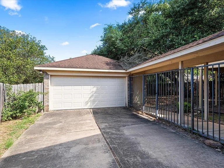 5916 Rickerhill Ln — Photo 3