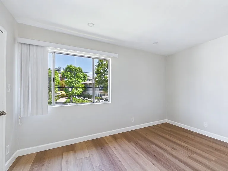 1699 Amberwood Apartments — Photo 10