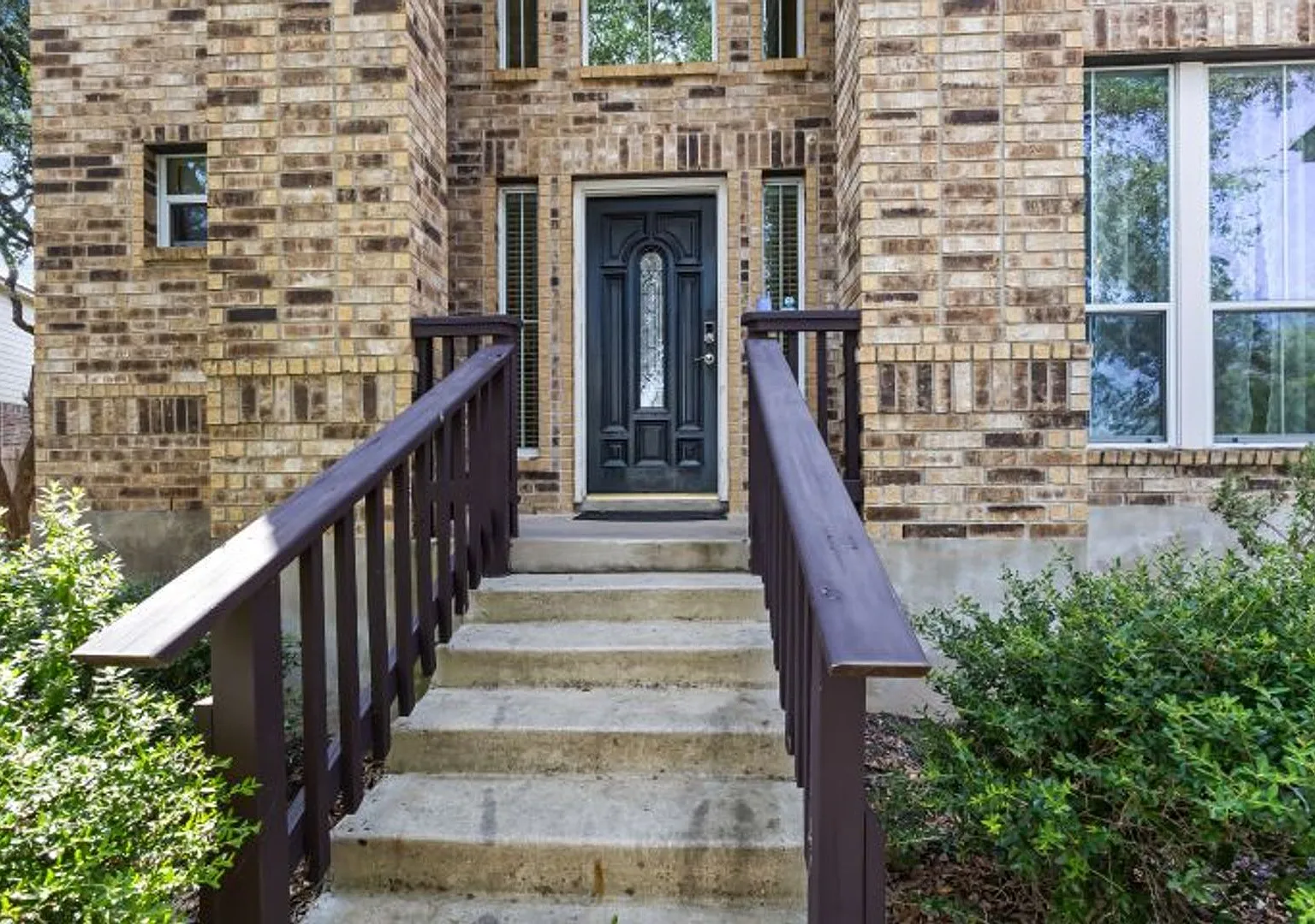 4 bedroom / 2 bathroom — Photo 3