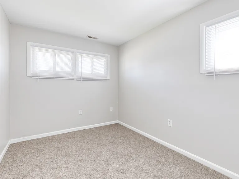 142 Alview Ter — Photo 9