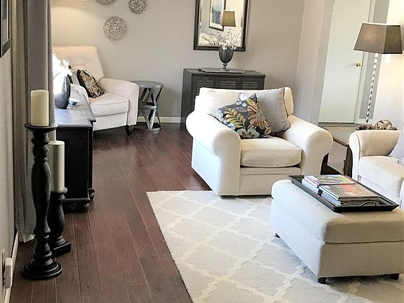 As you come into the Livingroom