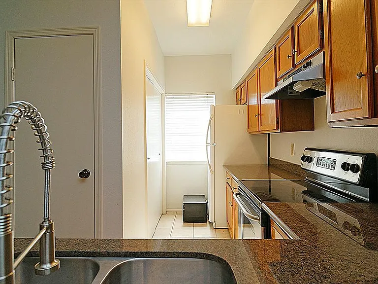 7659 Cambridge St — Photo 17