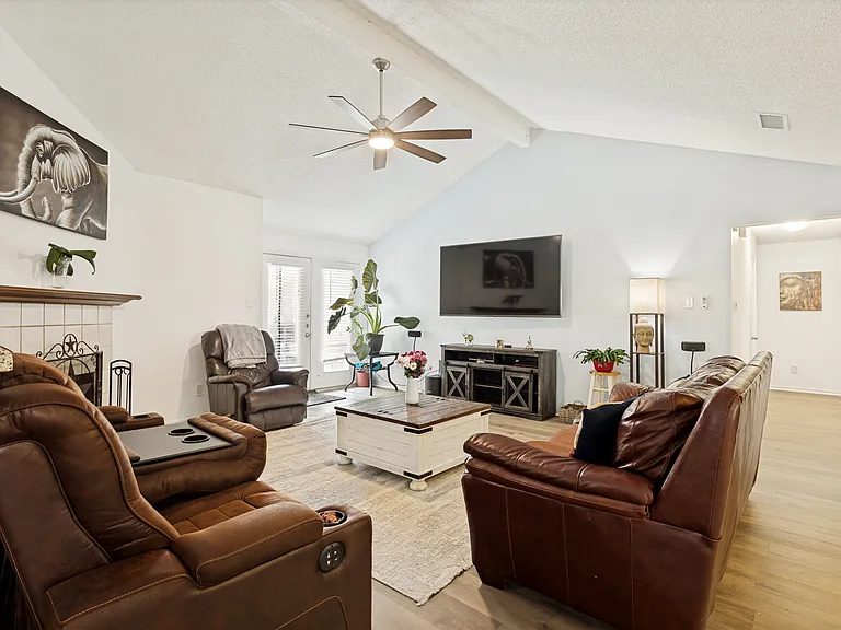 106 E Apollo Rd — Photo 8