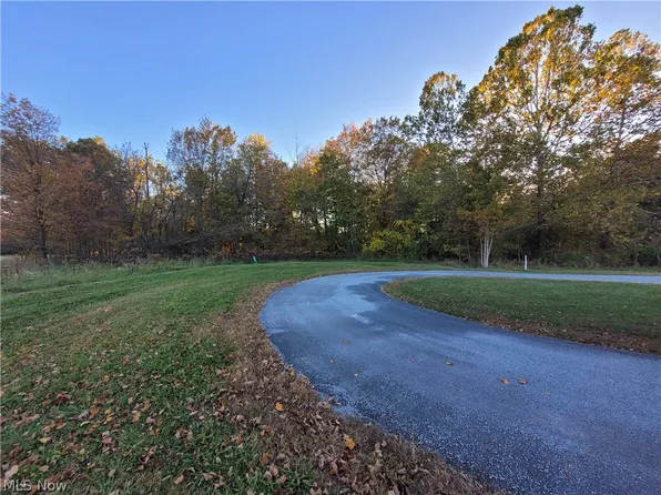 6056-6057 Live Oak Ct, West Salem, OH 44287