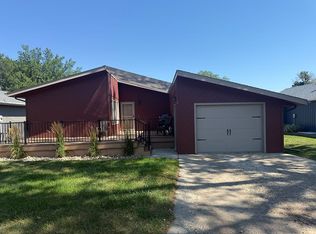 303 4th Ave SW, Bowman, ND 58623