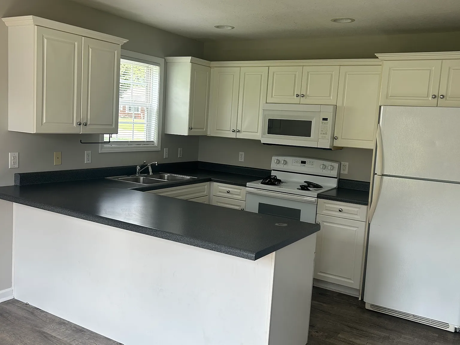 2 bed, 1025 sqft, $1,250 — Photo 2