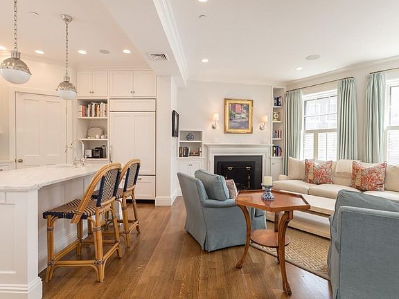 3rd image of 4 W Hill Pl #4