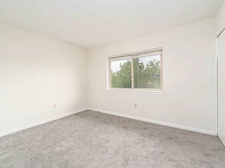Brooke Court Apartments — Photo 15