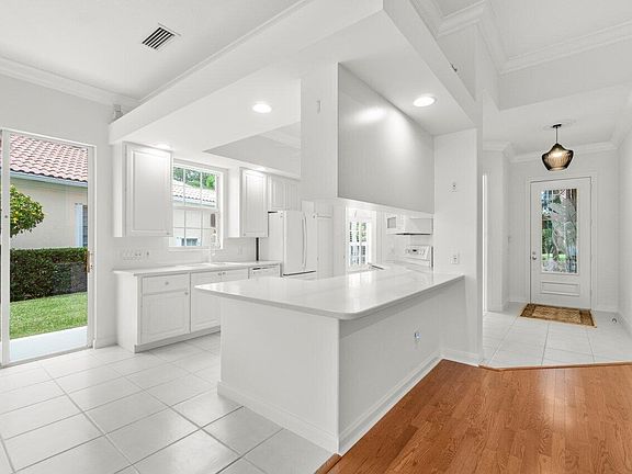4th image of 843 Niemen Drive