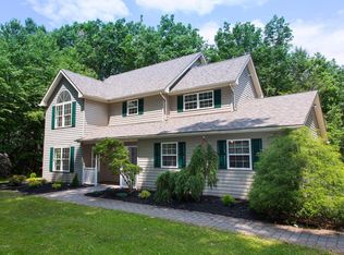 2303 Hill Rd, Effort, PA 18330