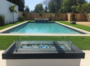 22858 Burbank Blvd, Woodland Hills, CA 91367